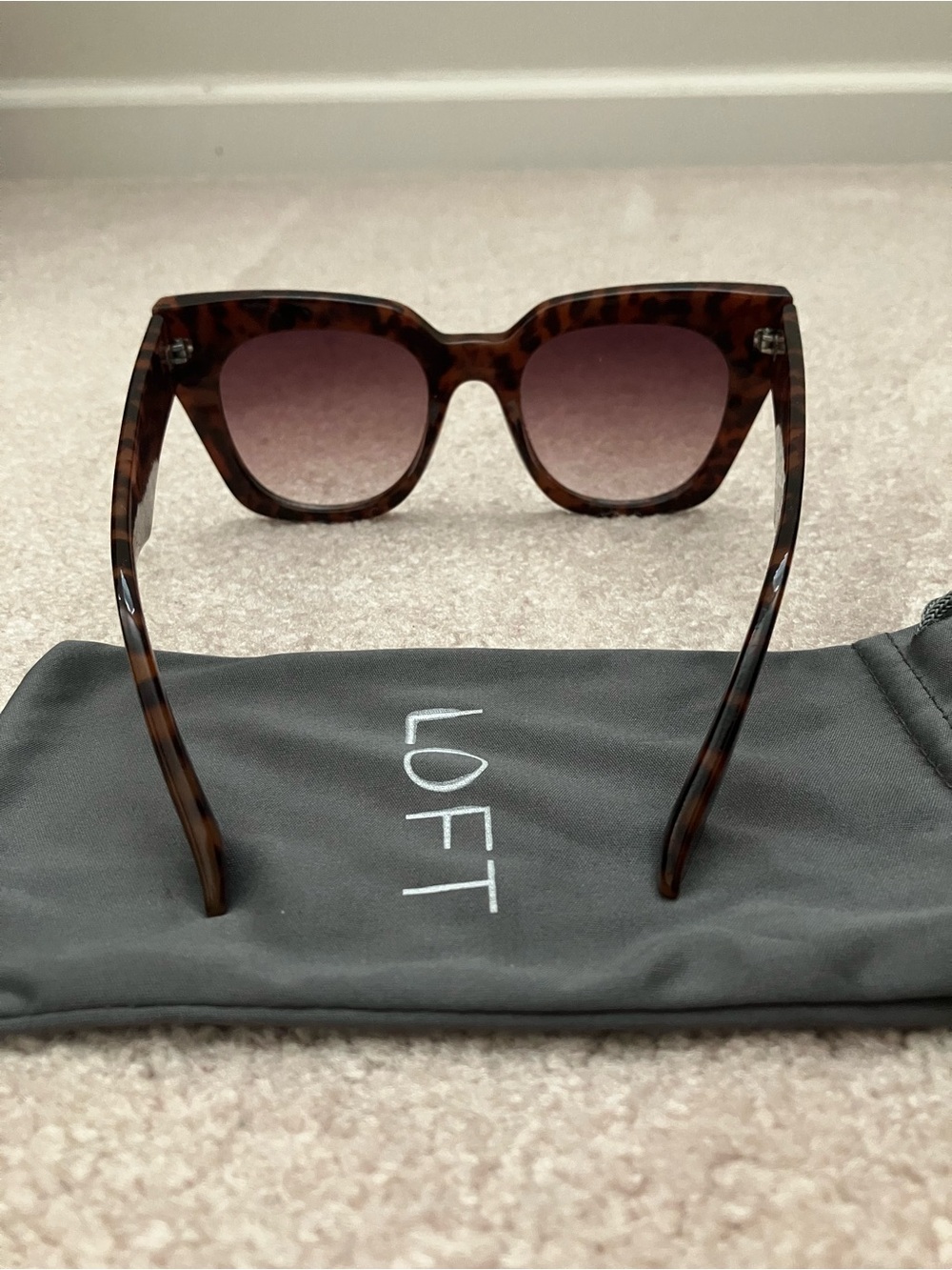 Loft Brown Tortoise Shell Cat Eye Oversized Sunglasses with Drawstring Pouch - Picture 3 of 4